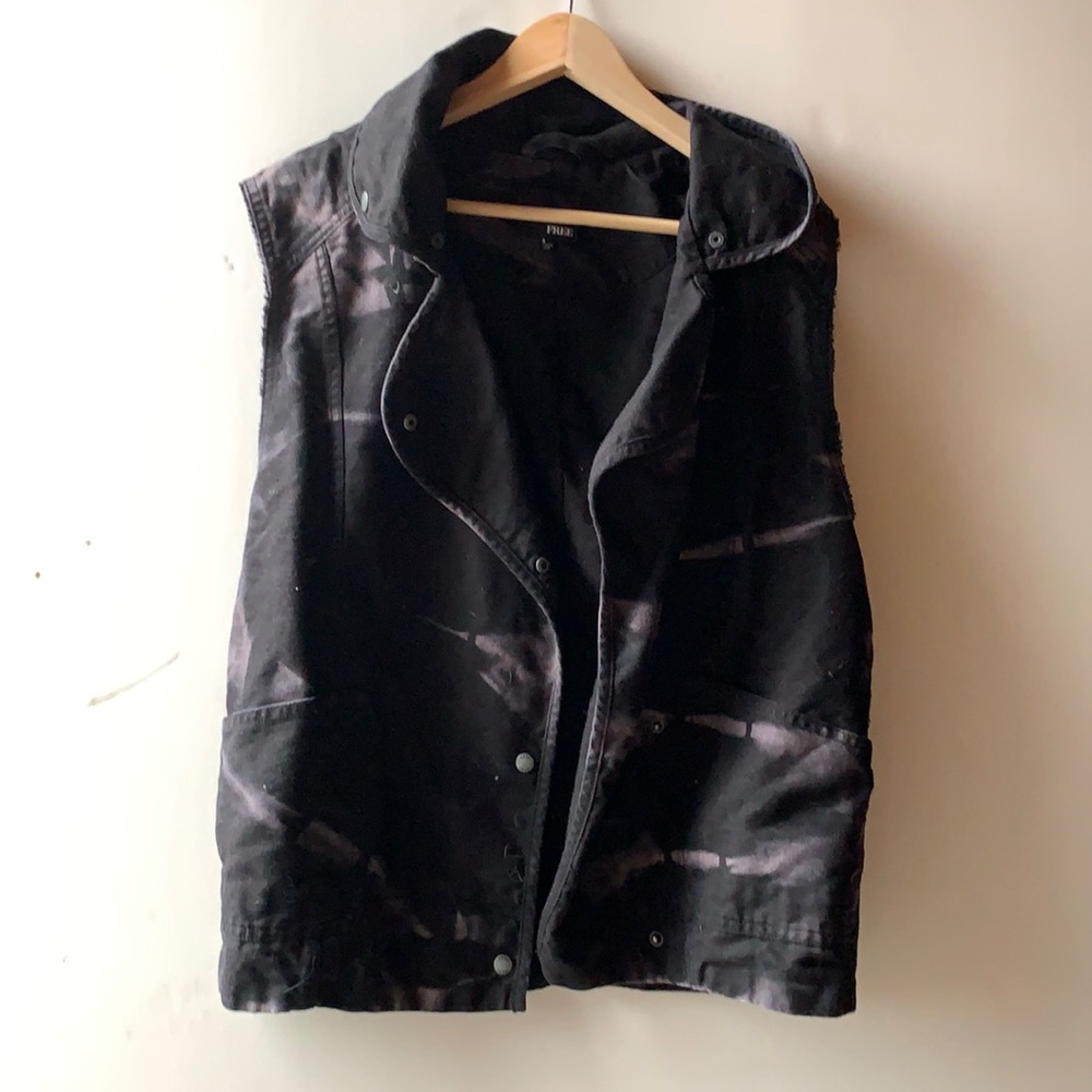Wilfred tie dye black vest. Size small.